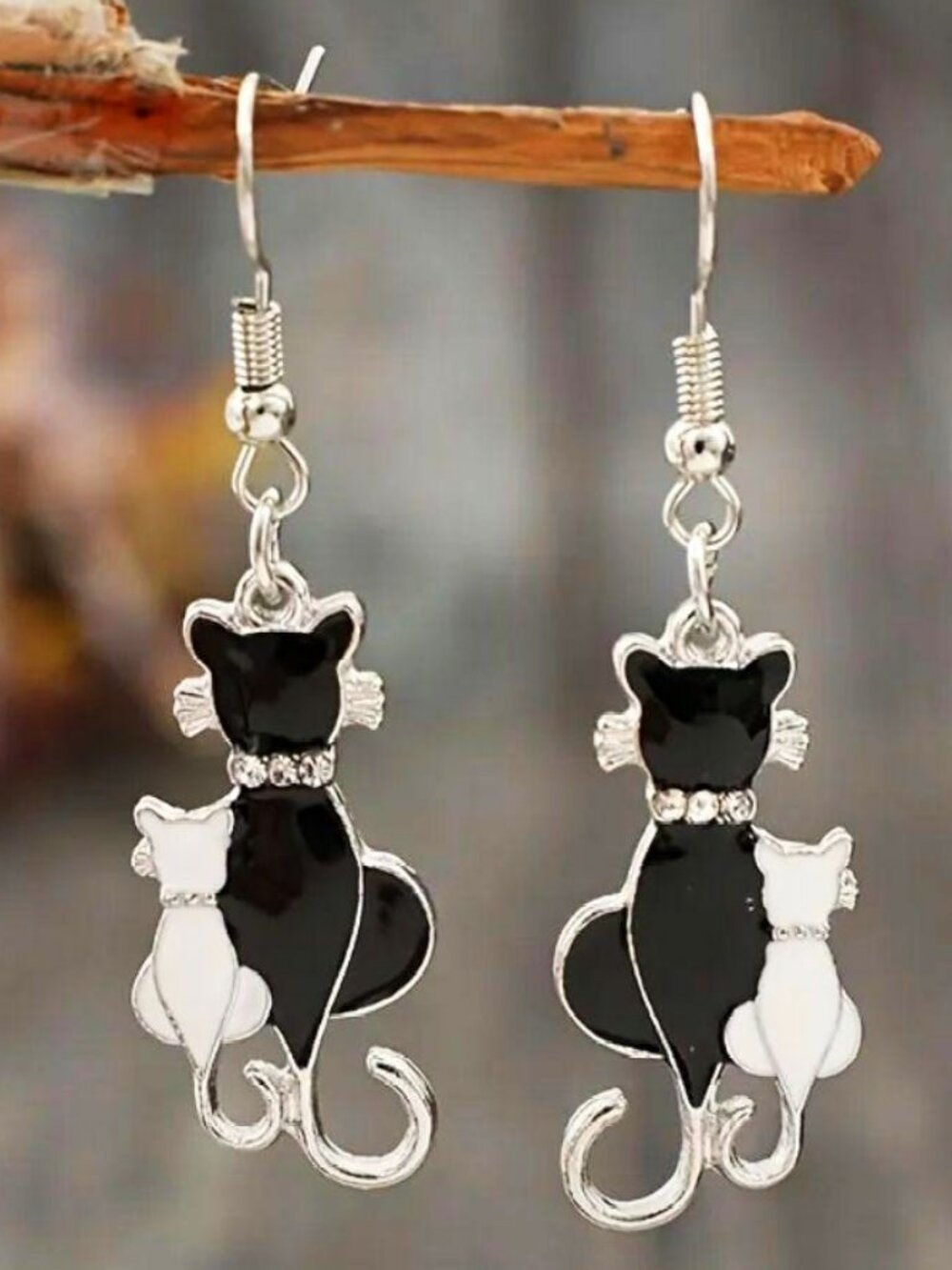 [NEW] SILVERY-PLATED CAT & HEART DANGLE EARRINGS -  PERFECT FOR CASUAL ATTIRE